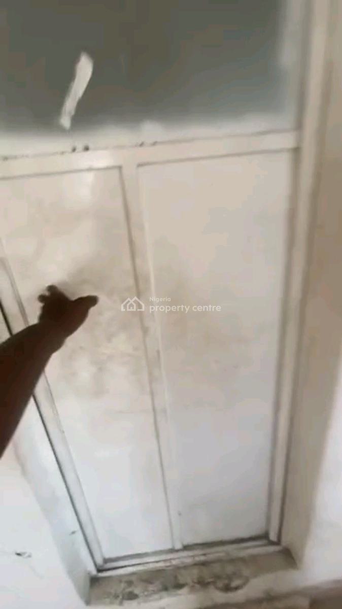 2 Bedroom Upstairs with Pop. Screeded Wall, Adekunle, Yaba, Lagos, Flat / Apartment for Rent