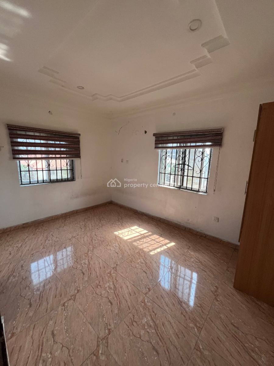 Luxury Beautiful 2 Bedroom Flat Flat Upstairs, Mobil Road Ilaje, Ajah, Lagos, Flat / Apartment for Rent