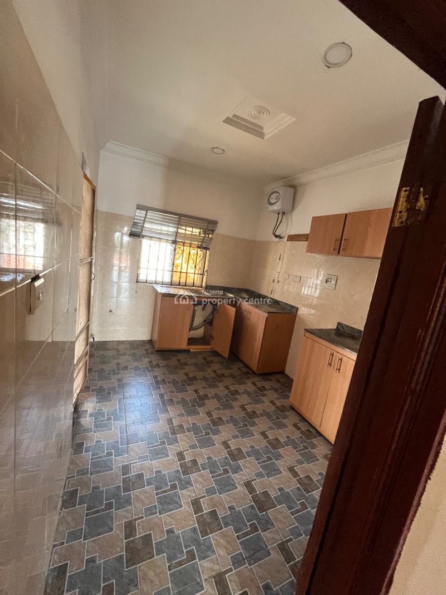 Luxury Beautiful 2 Bedroom Flat Flat Upstairs, Mobil Road Ilaje, Ajah, Lagos, Flat / Apartment for Rent