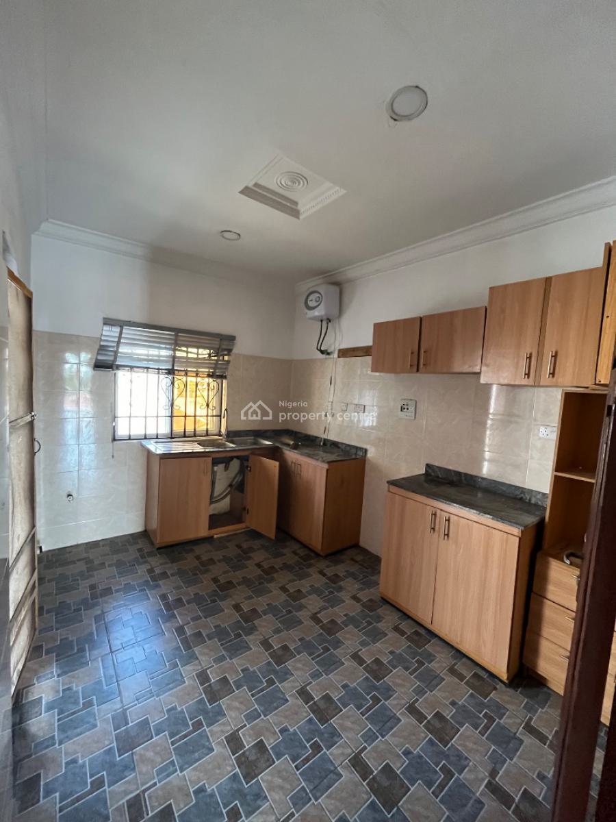 Luxury Beautiful 2 Bedroom Flat Flat Upstairs, Mobil Road Ilaje, Ajah, Lagos, Flat / Apartment for Rent