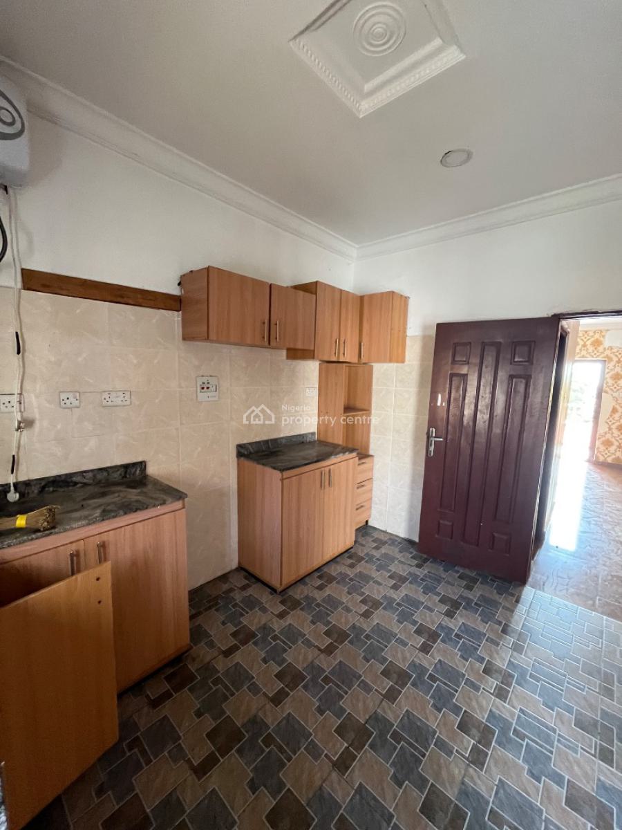 Luxury Beautiful 2 Bedroom Flat Flat Upstairs, Mobil Road Ilaje, Ajah, Lagos, Flat / Apartment for Rent