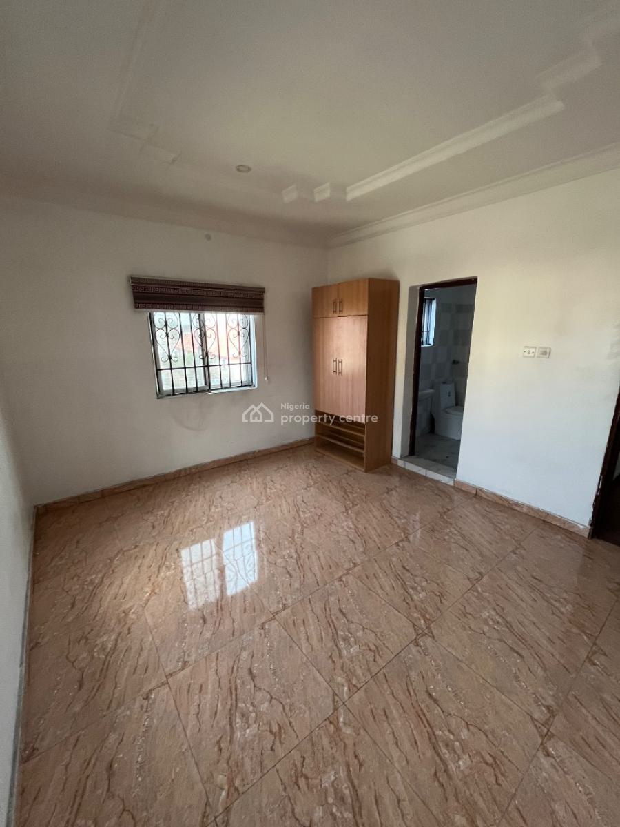 Luxury Beautiful 2 Bedroom Flat Flat Upstairs, Mobil Road Ilaje, Ajah, Lagos, Flat / Apartment for Rent