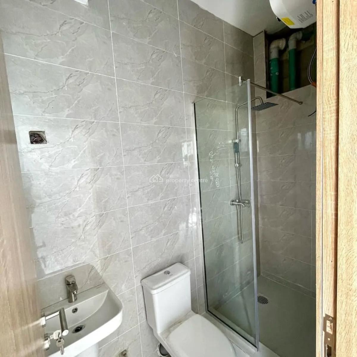 -1 Baths   2 -fully Serviced -swimming Pool  -gym -good Road Net, Off Admiralty, Lekki Phase 1, Lekki, Lagos, Flat / Apartment for Sale