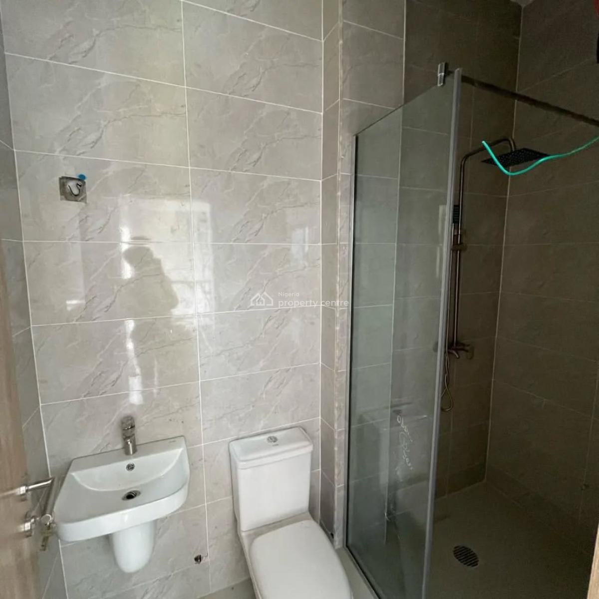 -1 Baths   2 -fully Serviced -swimming Pool  -gym -good Road Net, Off Admiralty, Lekki Phase 1, Lekki, Lagos, Flat / Apartment for Sale