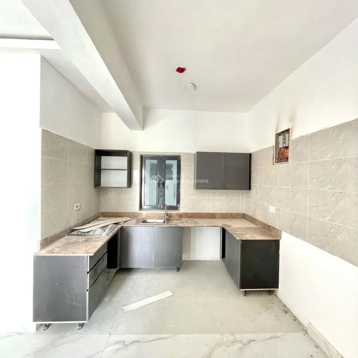 -1 Baths   2 -fully Serviced -swimming Pool  -gym -good Road Net, Off Admiralty, Lekki Phase 1, Lekki, Lagos, Flat / Apartment for Sale