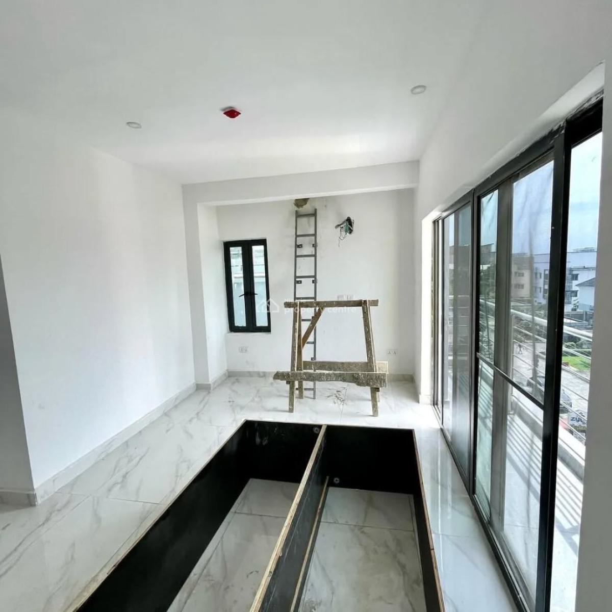 -1 Baths   2 -fully Serviced -swimming Pool  -gym -good Road Net, Off Admiralty, Lekki Phase 1, Lekki, Lagos, Flat / Apartment for Sale