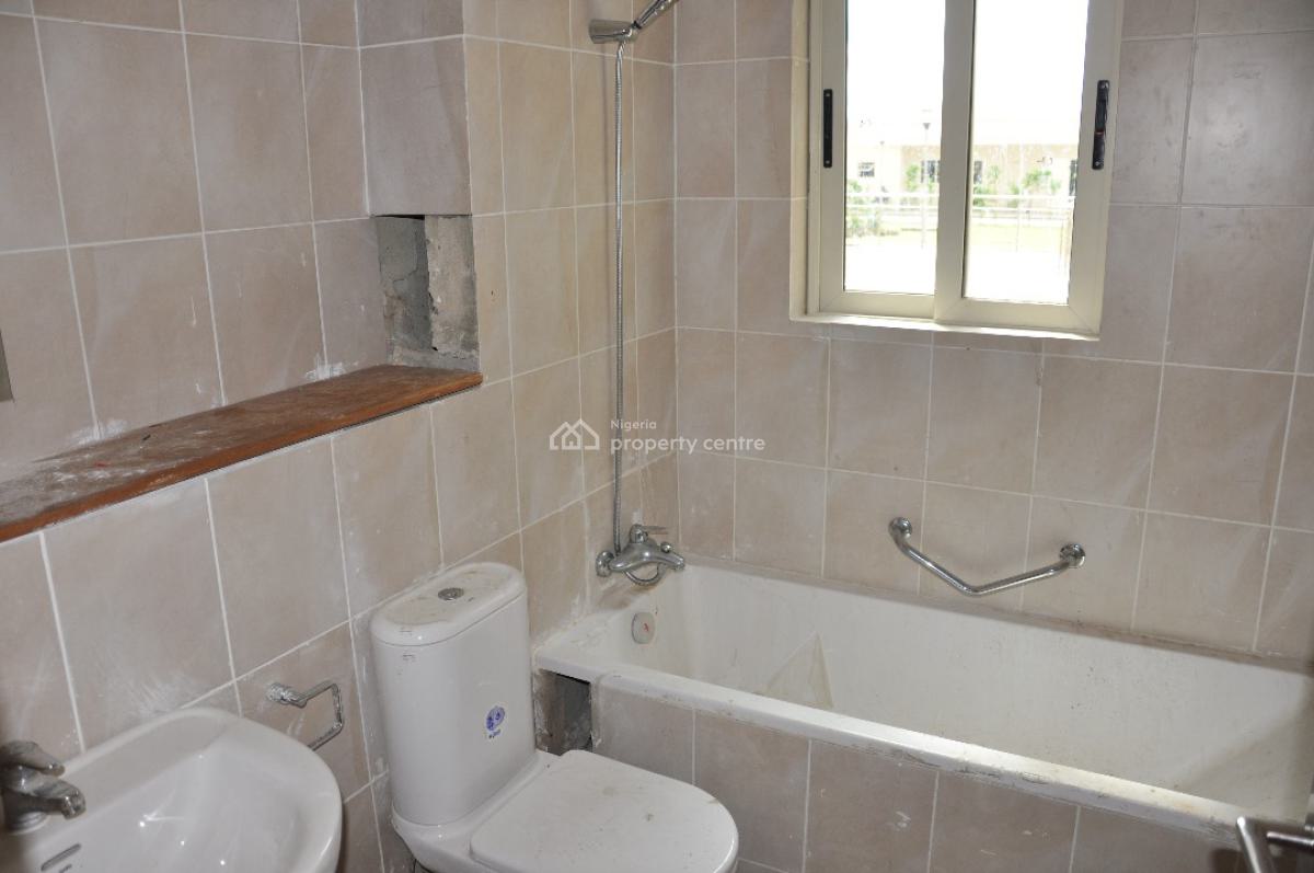 a Distress Serviced 3-bedroom Flat + 1 Rm Bq in Oniru, Oniru, Victoria Island (vi), Lagos, Block of Flats for Sale