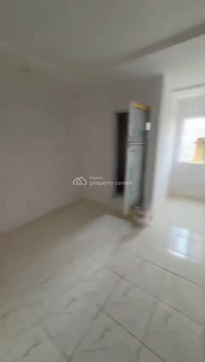 Newly Built 2bedroom Flat, Onike-iwaya, Yaba, Lagos, Flat / Apartment for Rent
