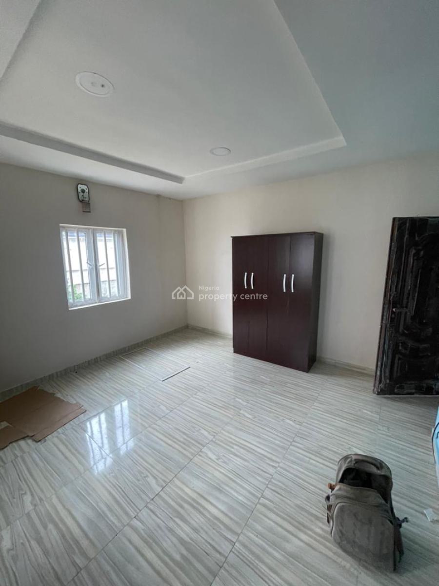 Just in Close to The Estates Gate: Upstairs, Silverland Via Thera Annex, Sangotedo, Ajah, Lagos, Flat / Apartment for Rent
