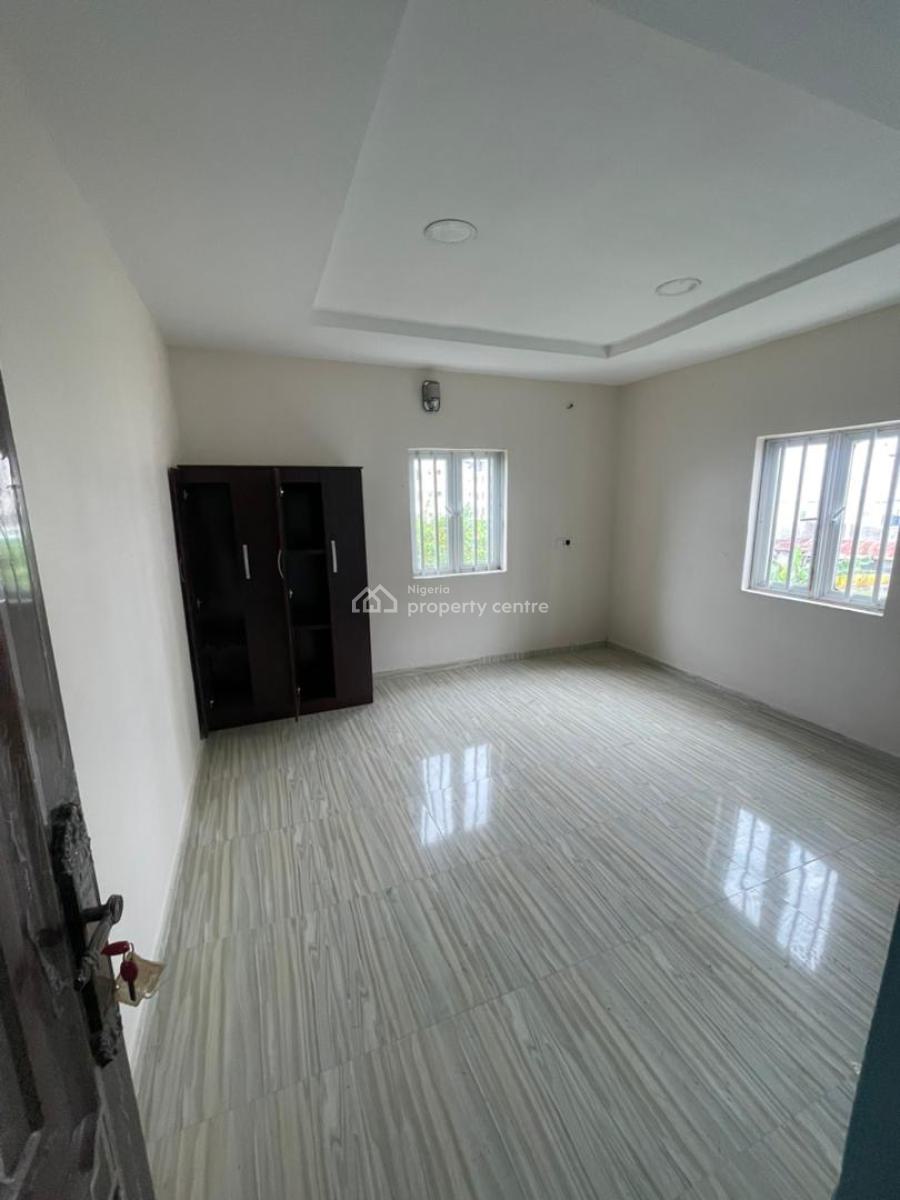Just in Close to The Estates Gate: Upstairs, Silverland Via Thera Annex, Sangotedo, Ajah, Lagos, Flat / Apartment for Rent