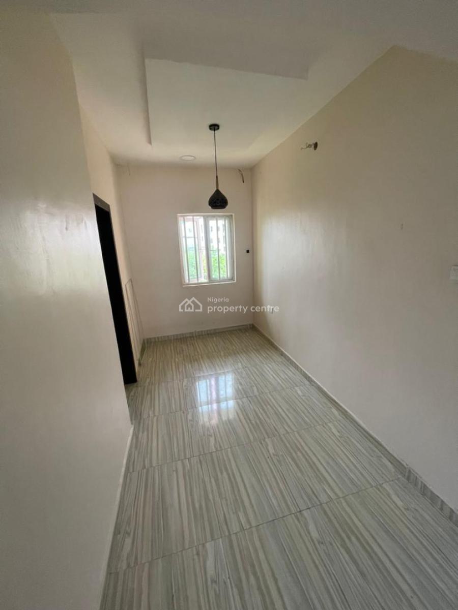 Just in Close to The Estates Gate: Upstairs, Silverland Via Thera Annex, Sangotedo, Ajah, Lagos, Flat / Apartment for Rent