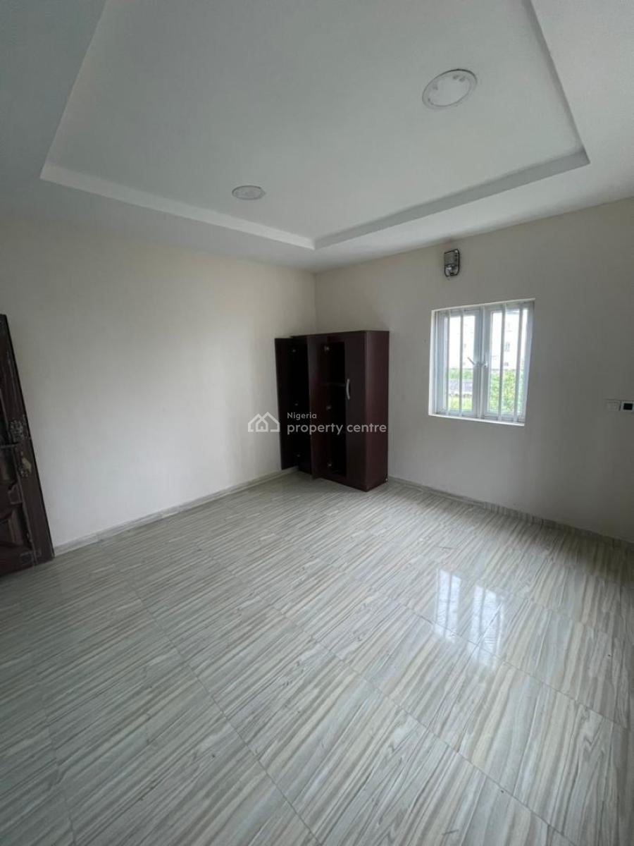 Just in Close to The Estates Gate: Upstairs, Silverland Via Thera Annex, Sangotedo, Ajah, Lagos, Flat / Apartment for Rent