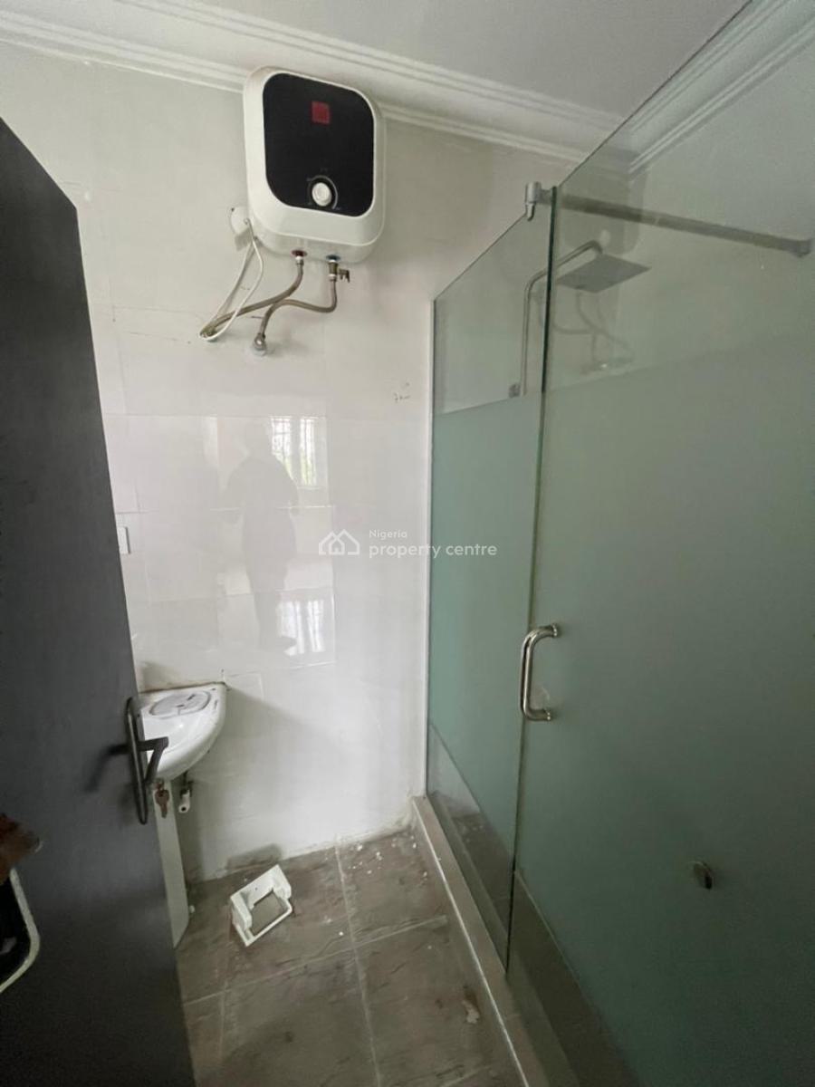 Just in Close to The Estates Gate: Upstairs, Silverland Via Thera Annex, Sangotedo, Ajah, Lagos, Flat / Apartment for Rent