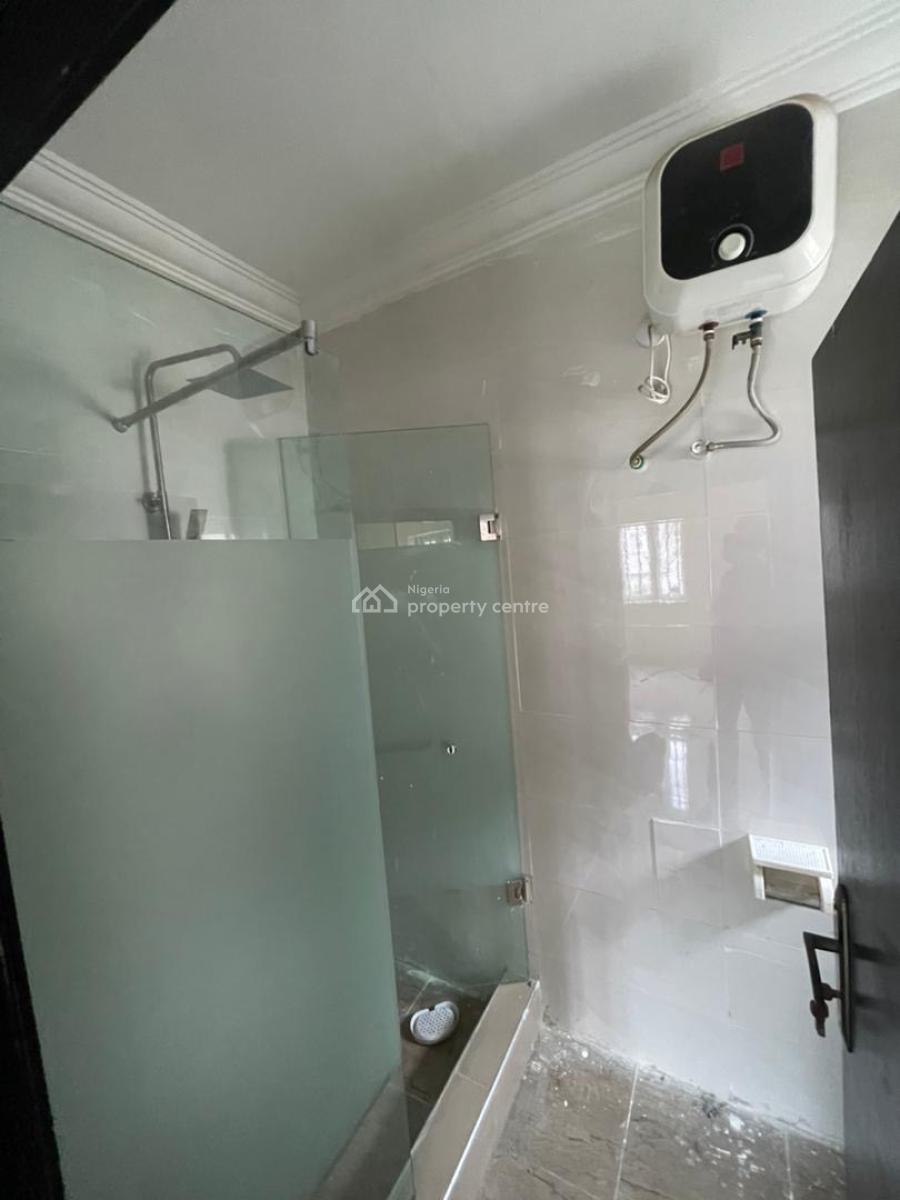 Just in Close to The Estates Gate: Upstairs, Silverland Via Thera Annex, Sangotedo, Ajah, Lagos, Flat / Apartment for Rent