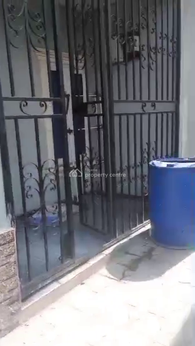 3bedroom Flat, Mafoluku, Oshodi, Lagos, Flat / Apartment for Rent