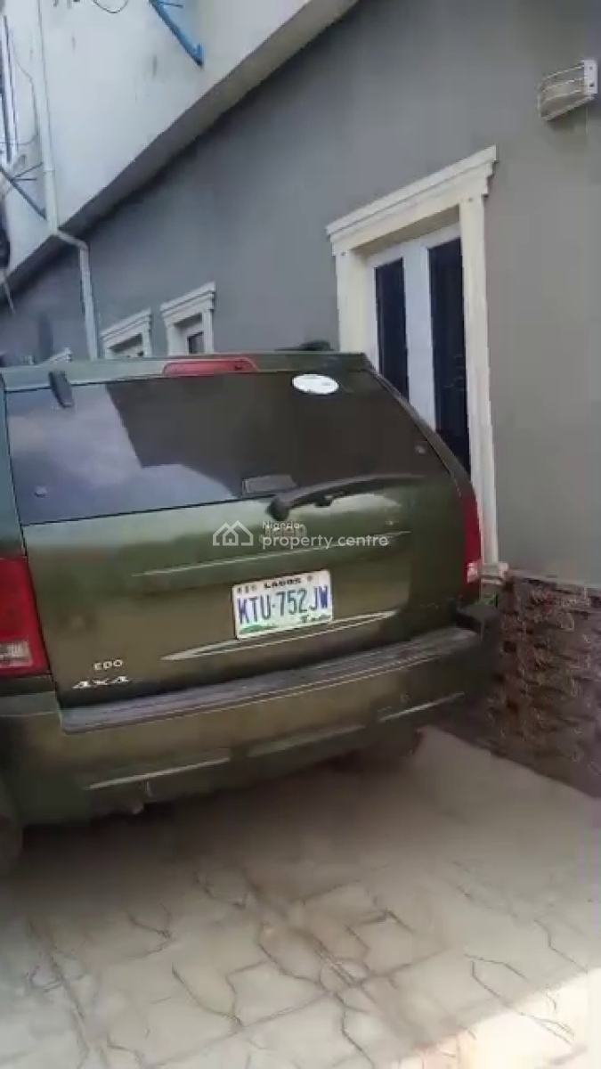 3bedroom Flat, Mafoluku, Oshodi, Lagos, Flat / Apartment for Rent