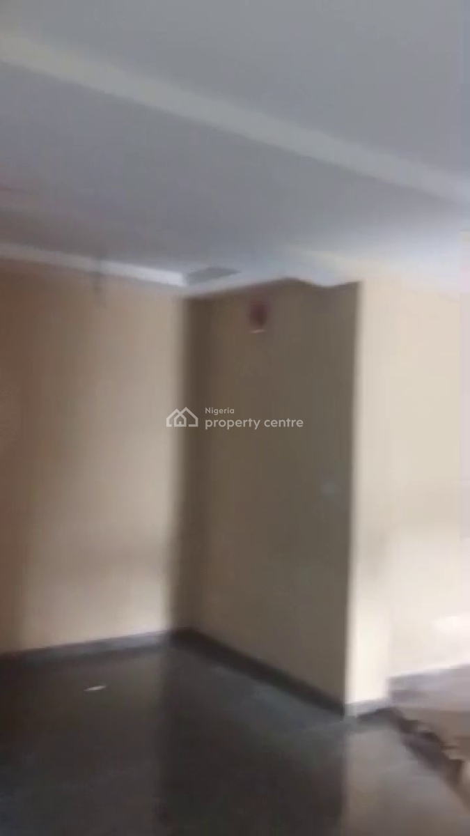 3bedroom Flat, Mafoluku, Oshodi, Lagos, Flat / Apartment for Rent