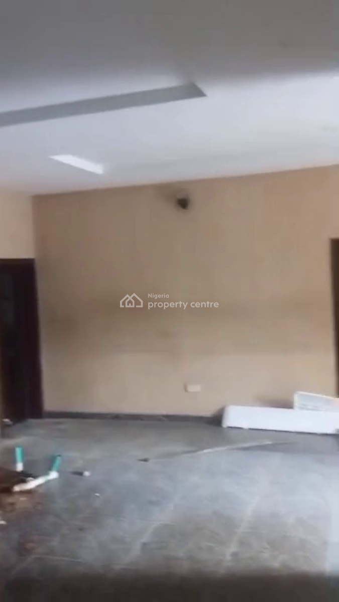 3bedroom Flat, Mafoluku, Oshodi, Lagos, Flat / Apartment for Rent