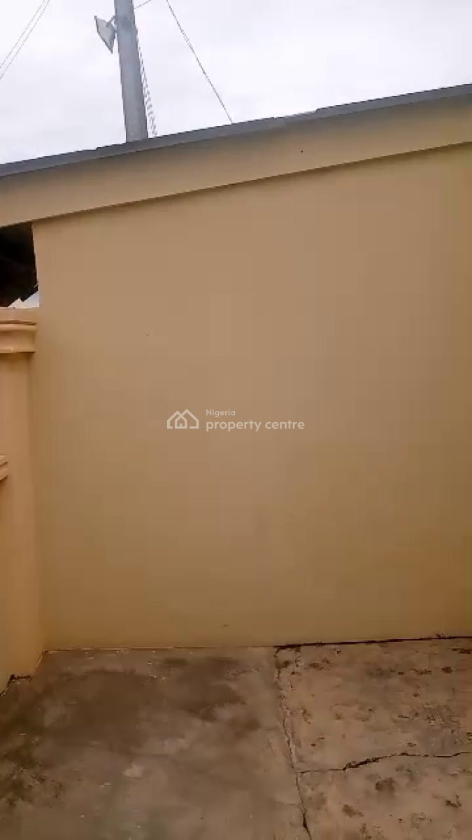 4bedroom +shop, Ijaiye, Lagos, Detached Bungalow for Sale