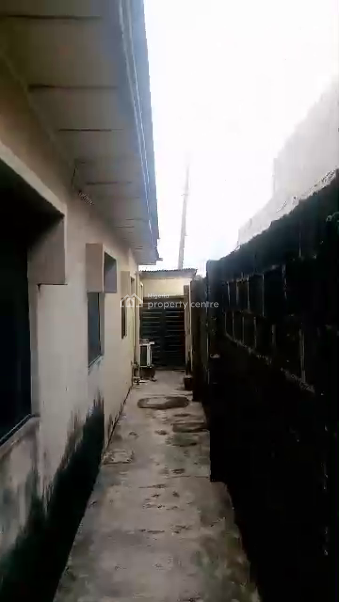 4bedroom +shop, Ijaiye, Lagos, Detached Bungalow for Sale