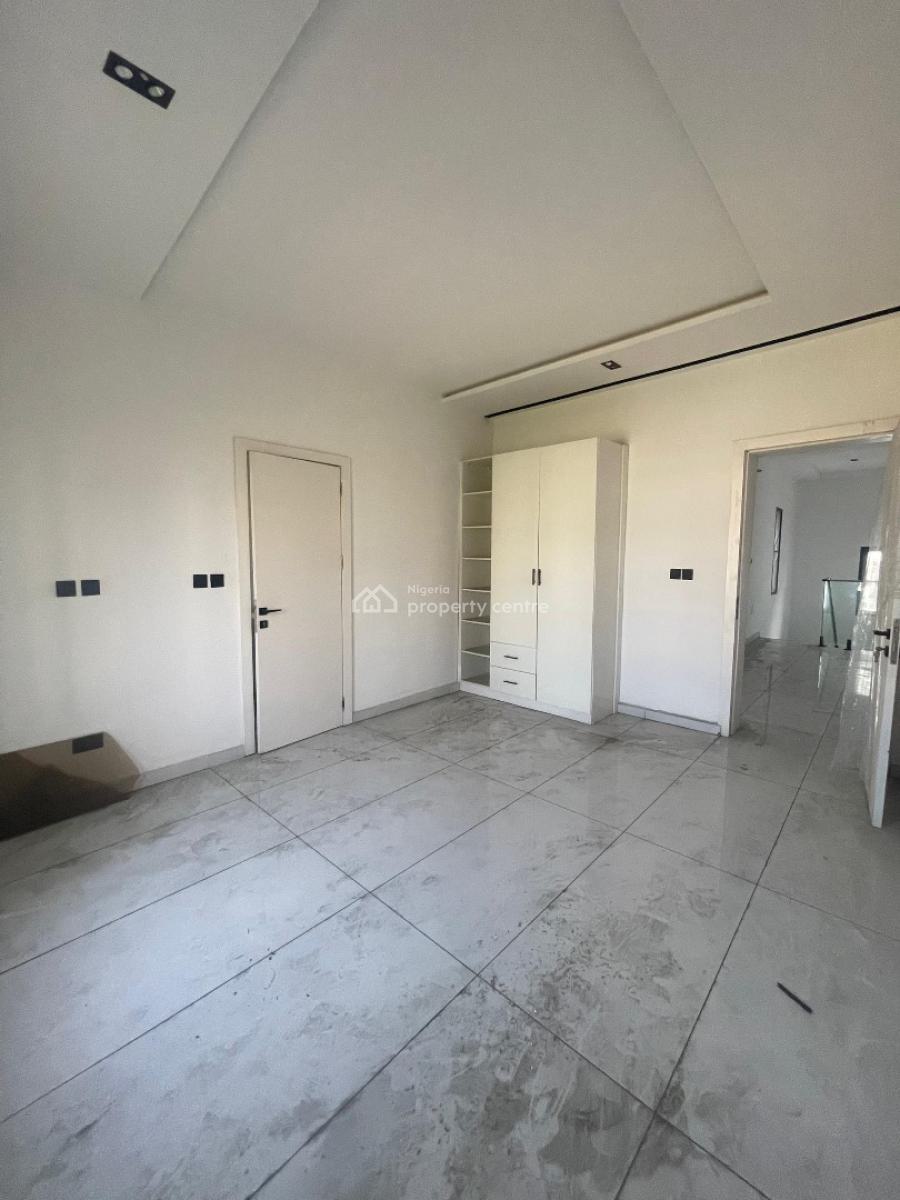 3 Bedroom  Penthouse with Cinema, Lekki Phase 1, Lekki, Lagos, Block of Flats for Sale