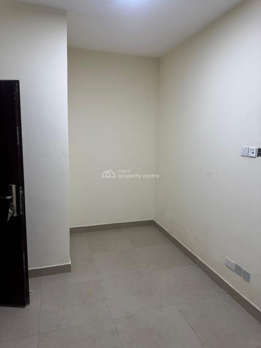Well Maintained Luxury Built Waterfront Selfcon Bq, Off Admiralty, Lekki Phase 1, Lekki, Lagos, Self Contain (single Rooms) for Rent