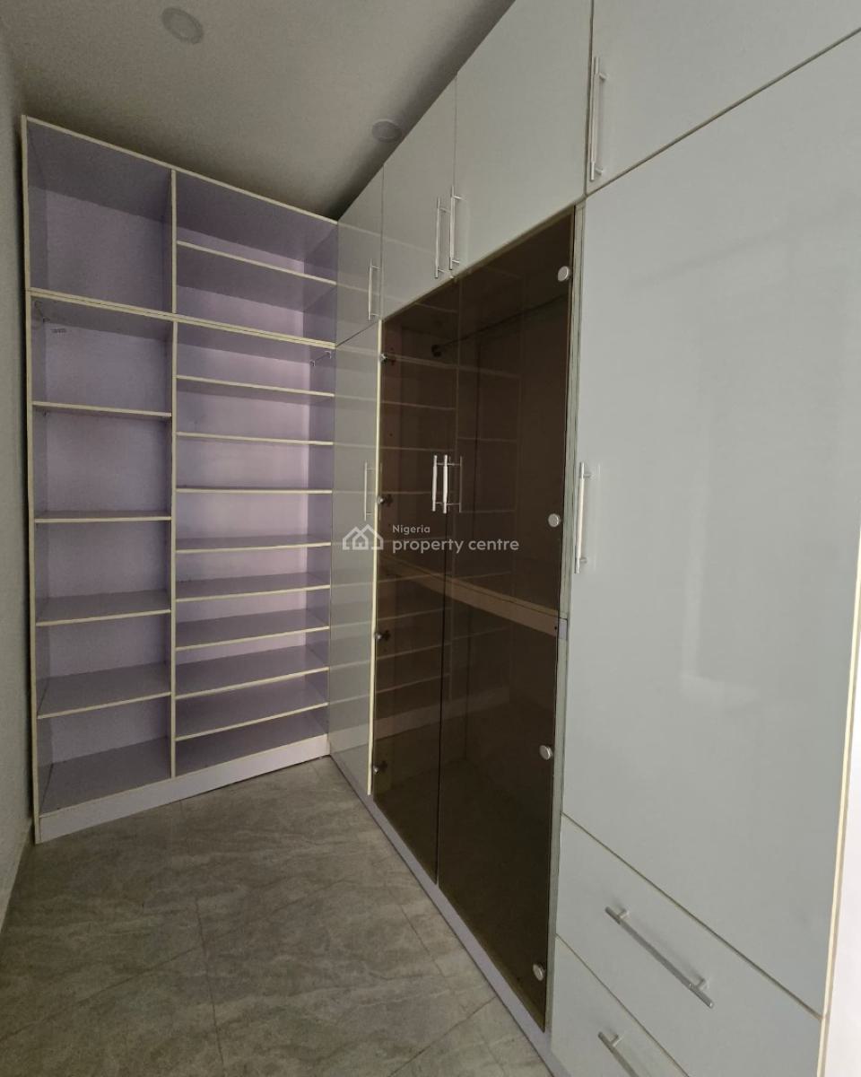 a Unit of Executive  & Spacious 3-bedroo Flat Plus Bq at Shonibare Bar, Ikeja Gra, Ikeja, Lagos, Flat / Apartment for Rent