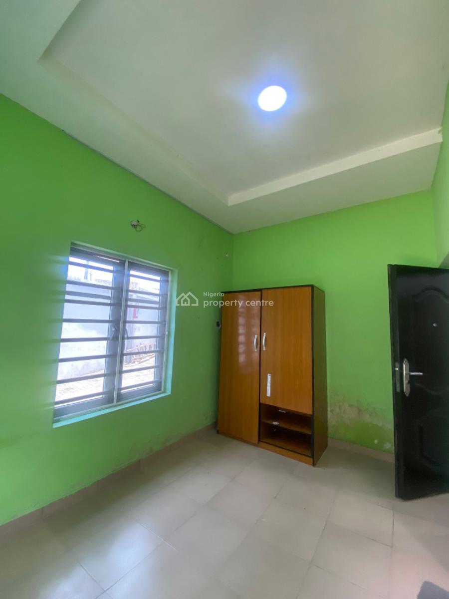 Nice 2bed with 24hrs Light in a Secured Estate, Thomas Estate, Lekki, Lagos, Flat / Apartment for Rent