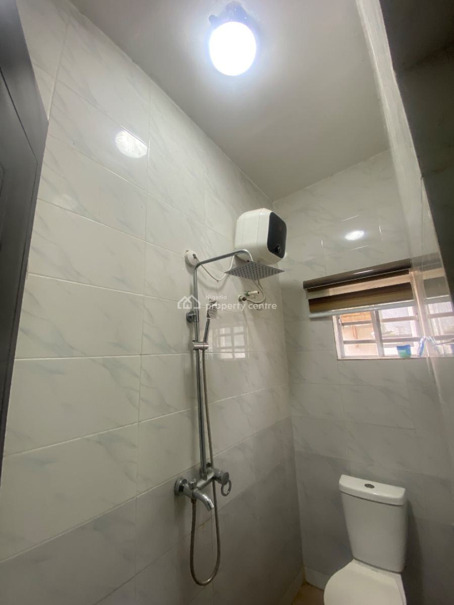 Nice 2bed with 24hrs Light in a Secured Estate, Thomas Estate, Lekki, Lagos, Flat / Apartment for Rent