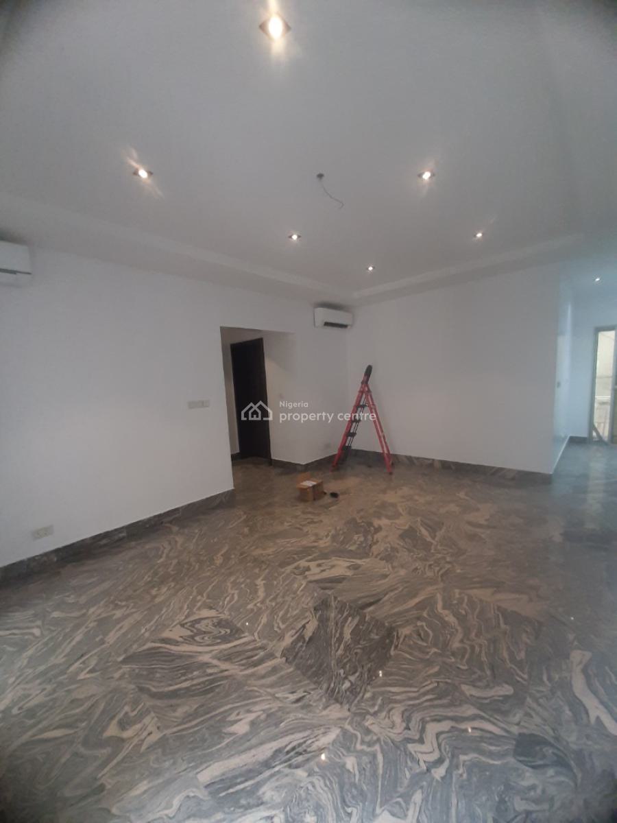 Serviced with 24/7 Power Supply 2 Bedroom En-suite Flat with Fitted Ki, Lekki Phase 1, Lekki, Lagos, Flat / Apartment for Rent