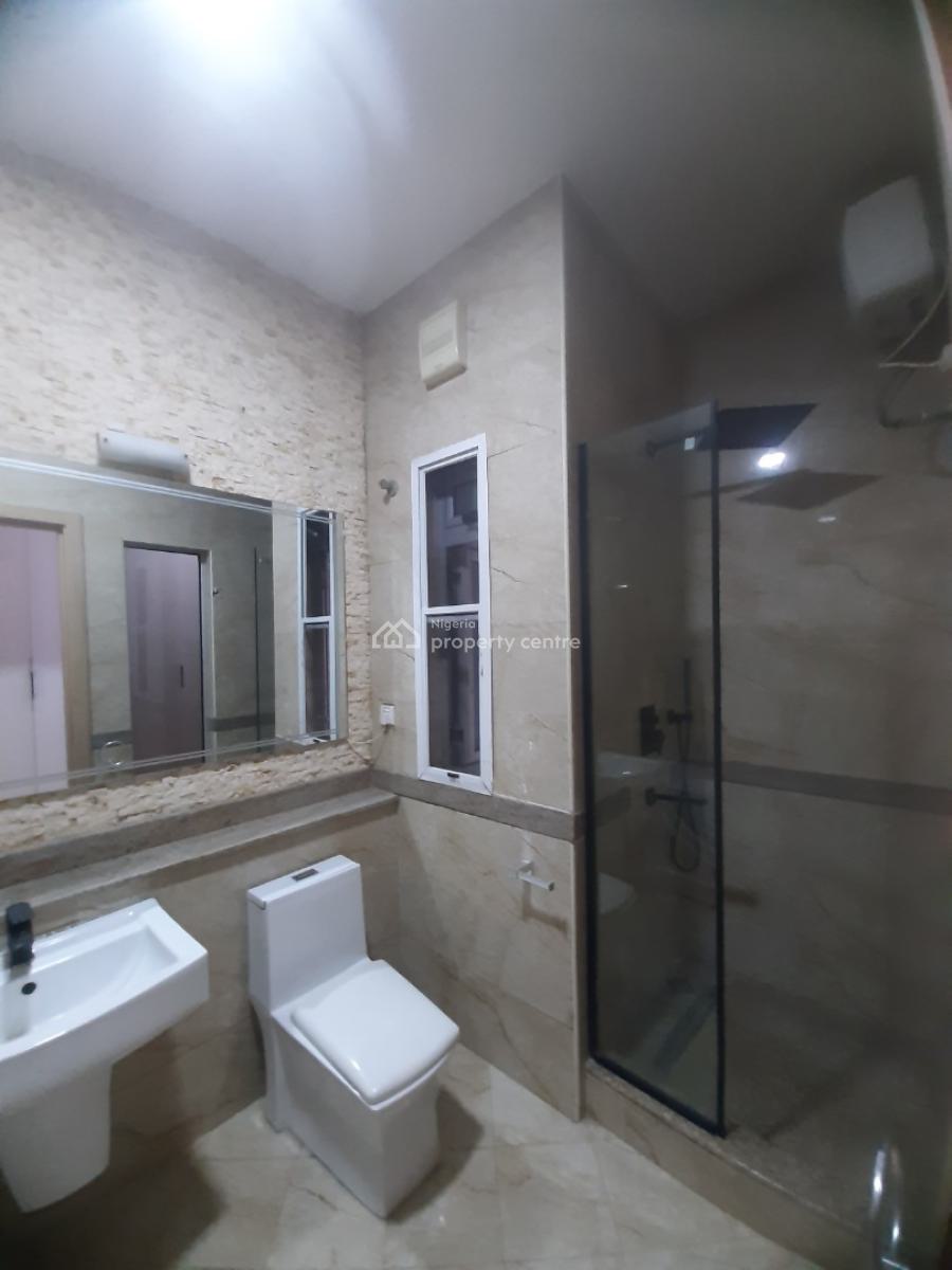 Serviced with 24/7 Power Supply 2 Bedroom En-suite Flat with Fitted Ki, Lekki Phase 1, Lekki, Lagos, Flat / Apartment for Rent