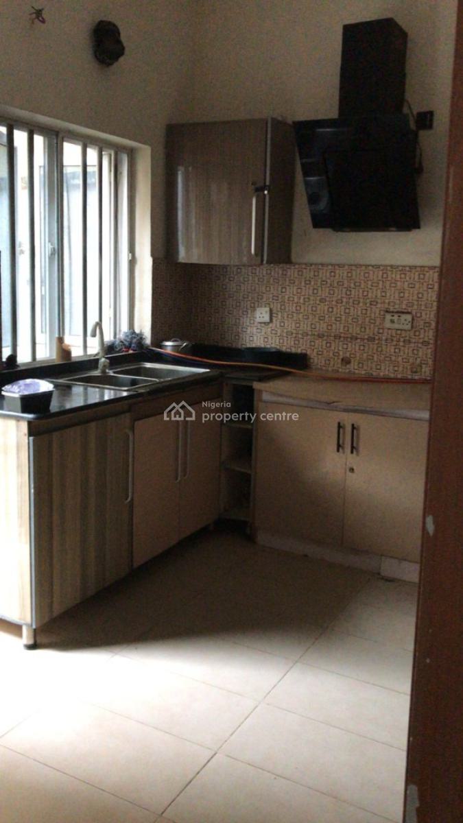 Standard Madams Room Upstairs, Osapa London Estate, Osapa, Lekki, Lagos, Terraced Duplex for Rent