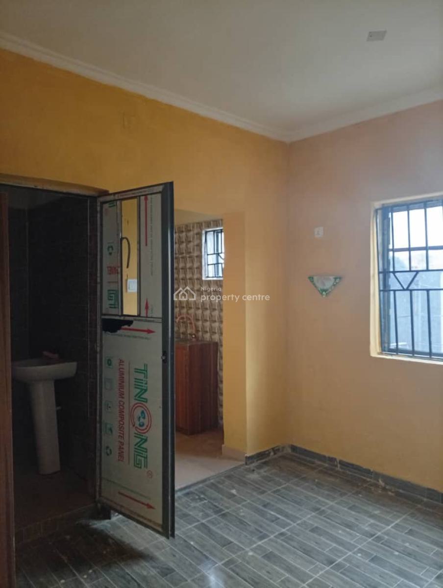 3 Bedroom Flat, Moronu Maduagwu Off Adelabu Road, Surulere, Lagos, Flat / Apartment for Rent