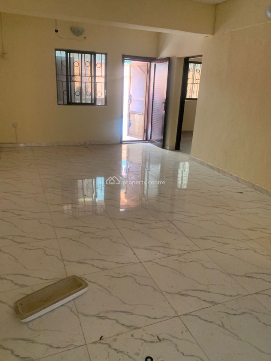 3 Bedroom Flat, Moronu Maduagwu Off Adelabu Road, Surulere, Lagos, Flat / Apartment for Rent