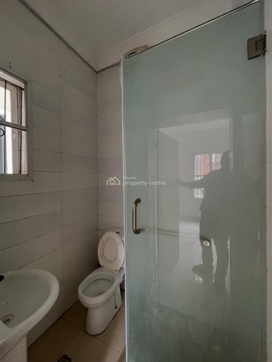 Spacious 2 Bedroom Apartment, Osapa, Lekki, Lagos, Flat / Apartment for Rent