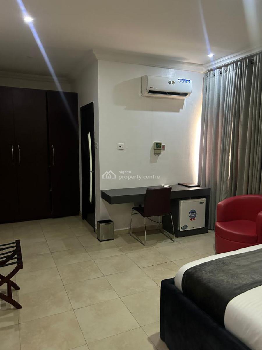 Fully Serviced & Furnished 2 Bedroom Apartment with Open Plan with Poo, Admiralty Road, Lekki, Lagos, Flat / Apartment for Rent