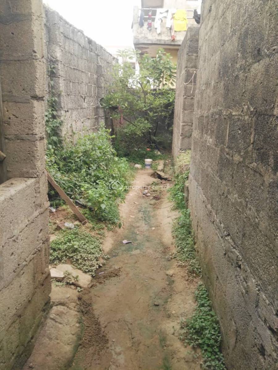 Demolished 8 Rooms Structured on Full Plot of Land, Lagos Road Aruna Bus Stop, Ikorodu, Lagos, Land for Sale