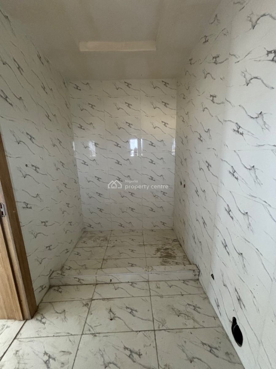 Spacious 2 Bedroom Apartment with Swimming Pool and Gym, Lekki Phase 1, Lekki, Lagos, Flat / Apartment for Rent