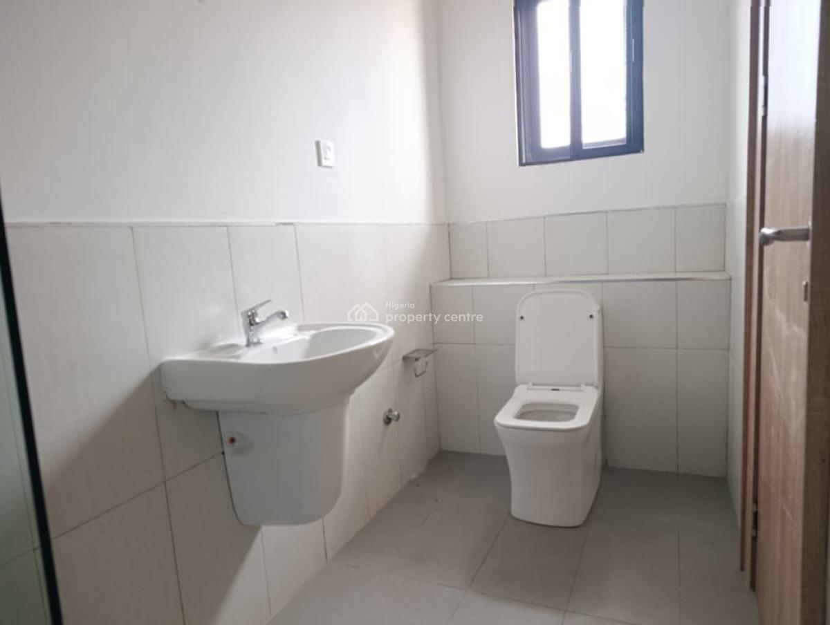 Newly Built and Serviced with 24/7 Power Supply 3 Bedroom En-suite Fla, Lekki Phase 1, Lekki, Lagos, Flat / Apartment for Rent