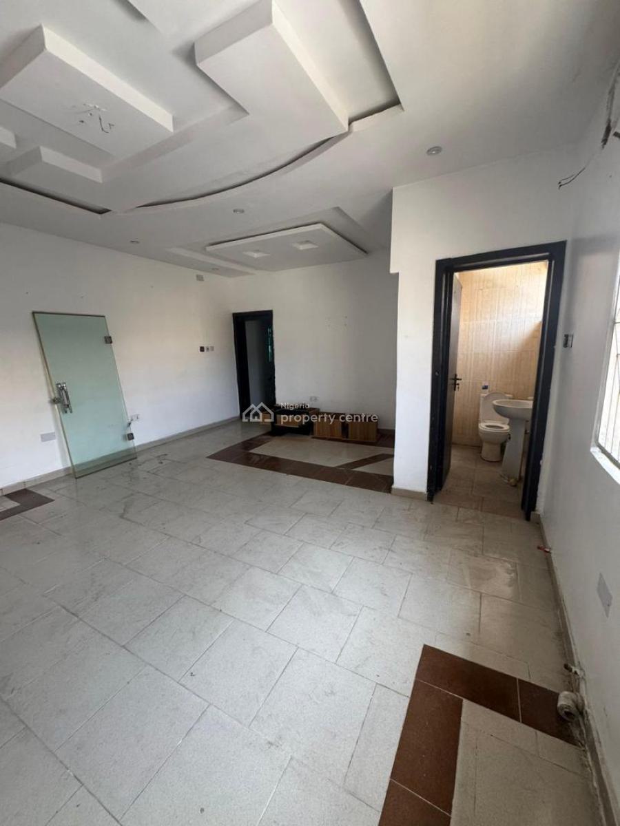 Very Massive Shop Available @ Lekki 1 with Personal Toilet, Lekki, Lekki, Lagos, Flat / Apartment for Rent