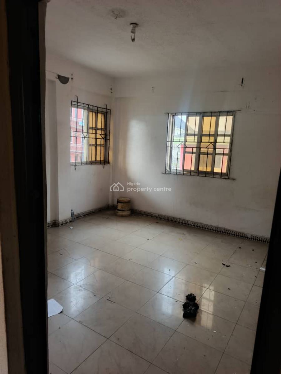 a Very Spacious Two Bedroom Flat, Adekunle, Yaba, Lagos, Flat / Apartment for Rent