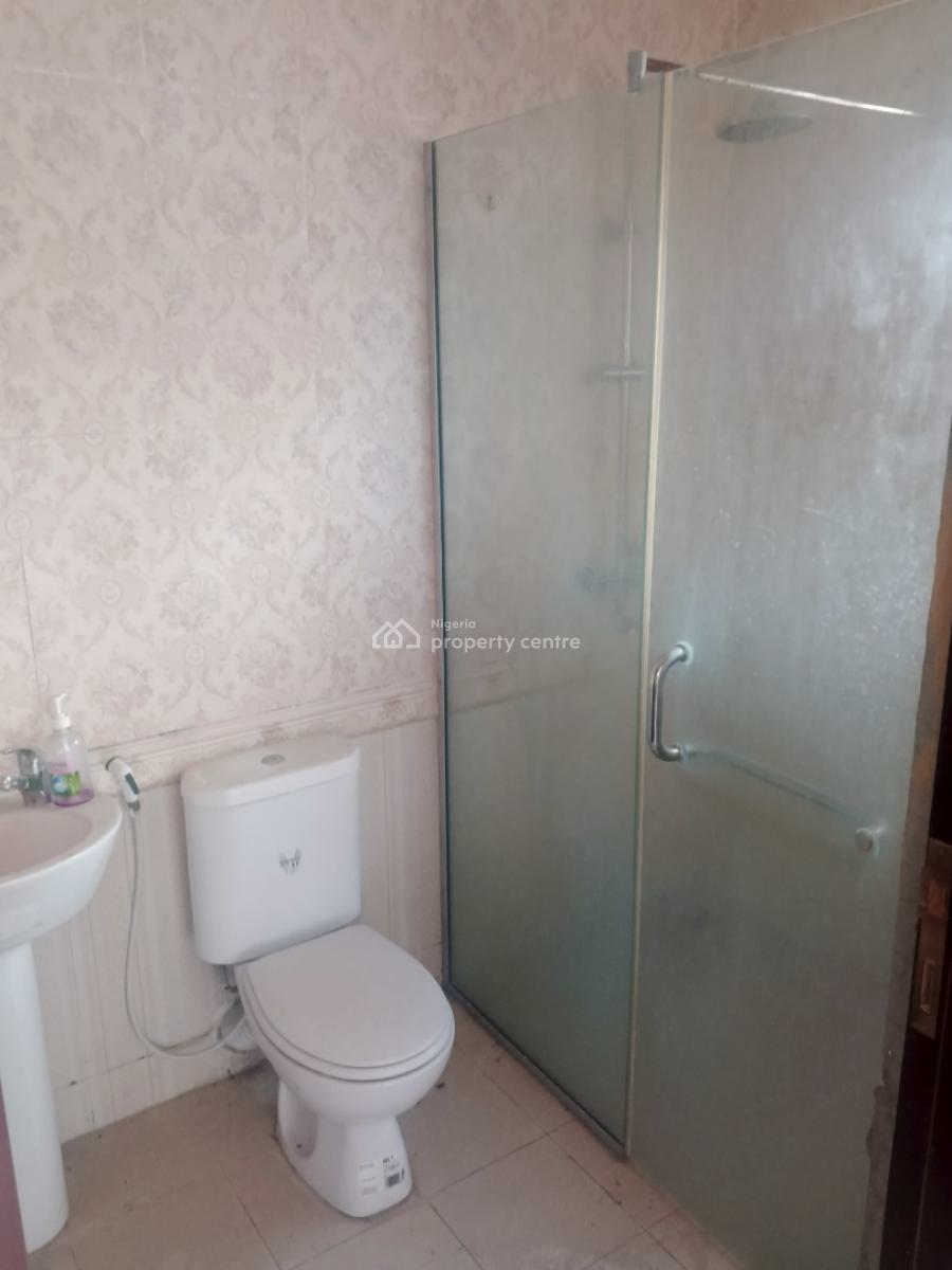 4 Nos 3 Bedrooms Tastefully Finished Self Serviced Flats Without Bq, Off Admiralty Way, Lekki Phase 1, Lekki, Lagos, Flat / Apartment for Rent