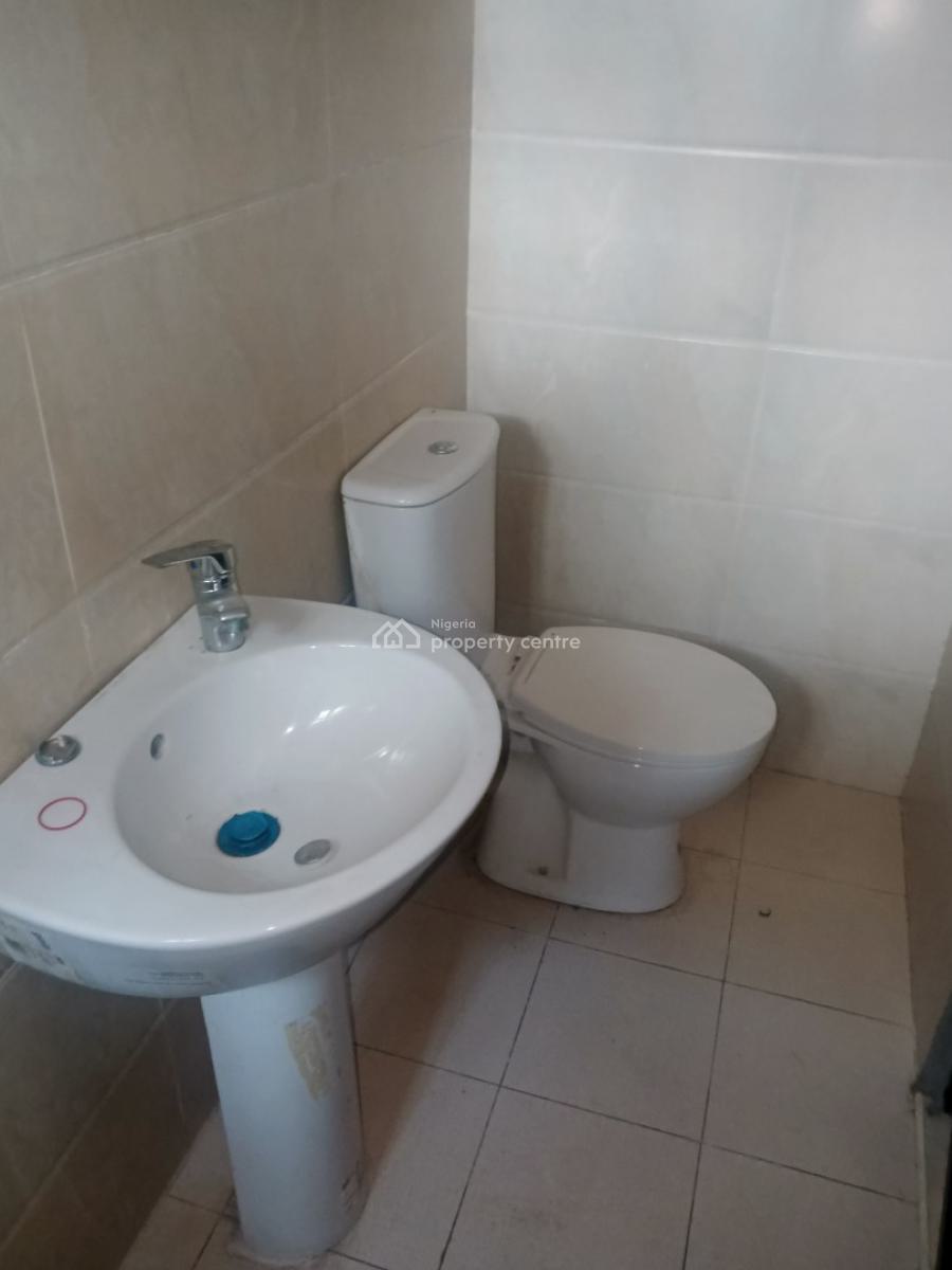 4 Nos 3 Bedrooms Tastefully Finished Self Serviced Flats Without Bq, Off Admiralty Way, Lekki Phase 1, Lekki, Lagos, Flat / Apartment for Rent