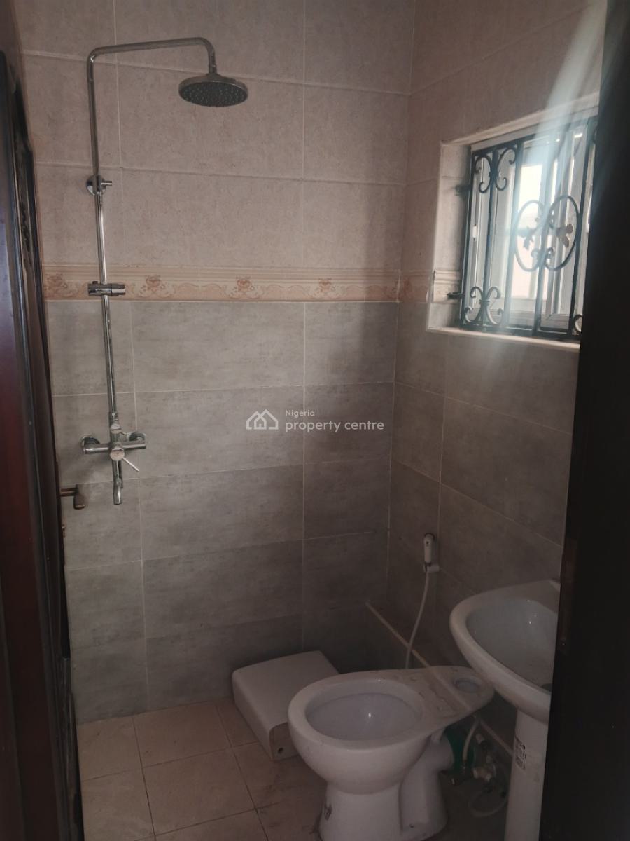 4 Nos 3 Bedrooms Tastefully Finished Self Serviced Flats Without Bq, Off Admiralty Way, Lekki Phase 1, Lekki, Lagos, Flat / Apartment for Rent