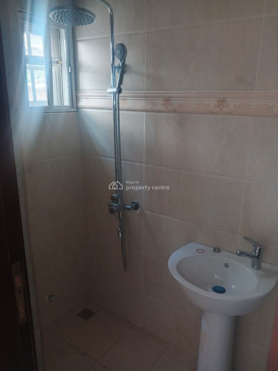 4 Nos 3 Bedrooms Tastefully Finished Self Serviced Flats Without Bq, Off Admiralty Way, Lekki Phase 1, Lekki, Lagos, Flat / Apartment for Rent