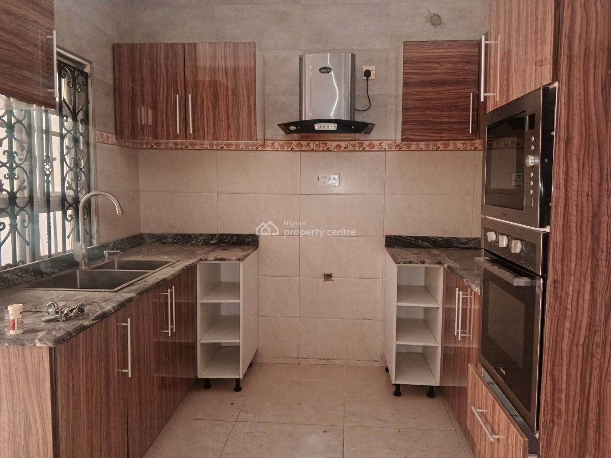 4 Nos 3 Bedrooms Tastefully Finished Self Serviced Flats Without Bq, Off Admiralty Way, Lekki Phase 1, Lekki, Lagos, Flat / Apartment for Rent