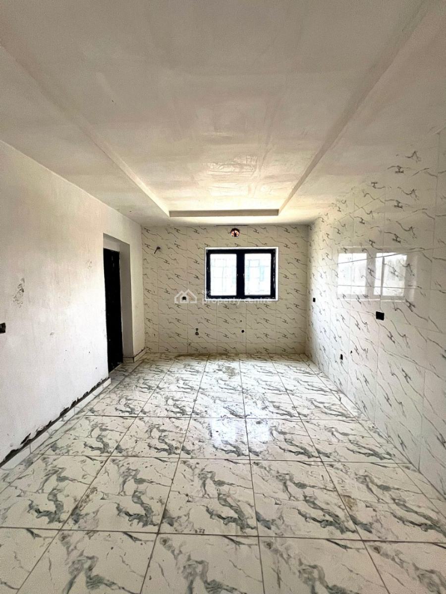 Luxury & Very Spacious 2 Bedroom Penthouse with Elevator, Gym, Pool, Lekki Phase 1, Lekki, Lagos, Flat / Apartment for Rent