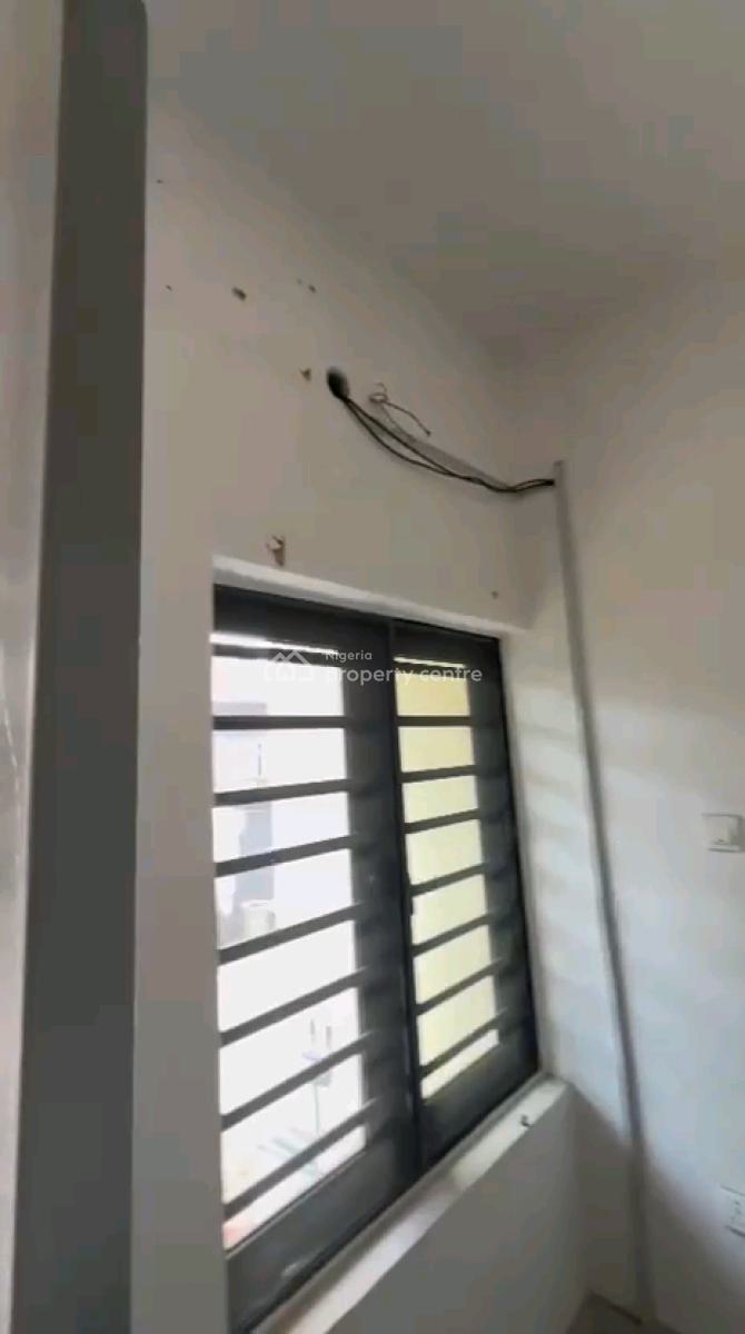 a Relatively New and Standard 2bed, Upstairs with All Rooms En-suite,, Off Pedro Road, Shomolu, Lagos, Flat / Apartment for Rent