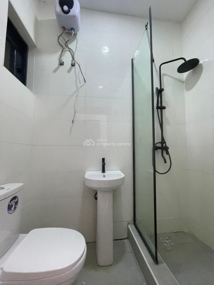Tastefully Built 2 Bedrooms Apartment with Bq, Lekki Phase 1, Lekki, Lagos, Block of Flats for Sale