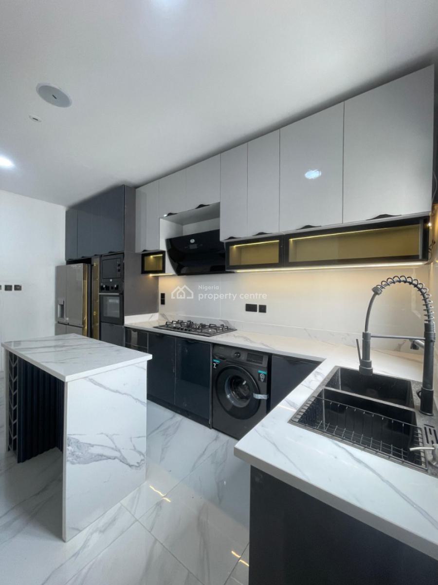 Tastefully Built 2 Bedrooms Apartment with Bq, Lekki Phase 1, Lekki, Lagos, Block of Flats for Sale